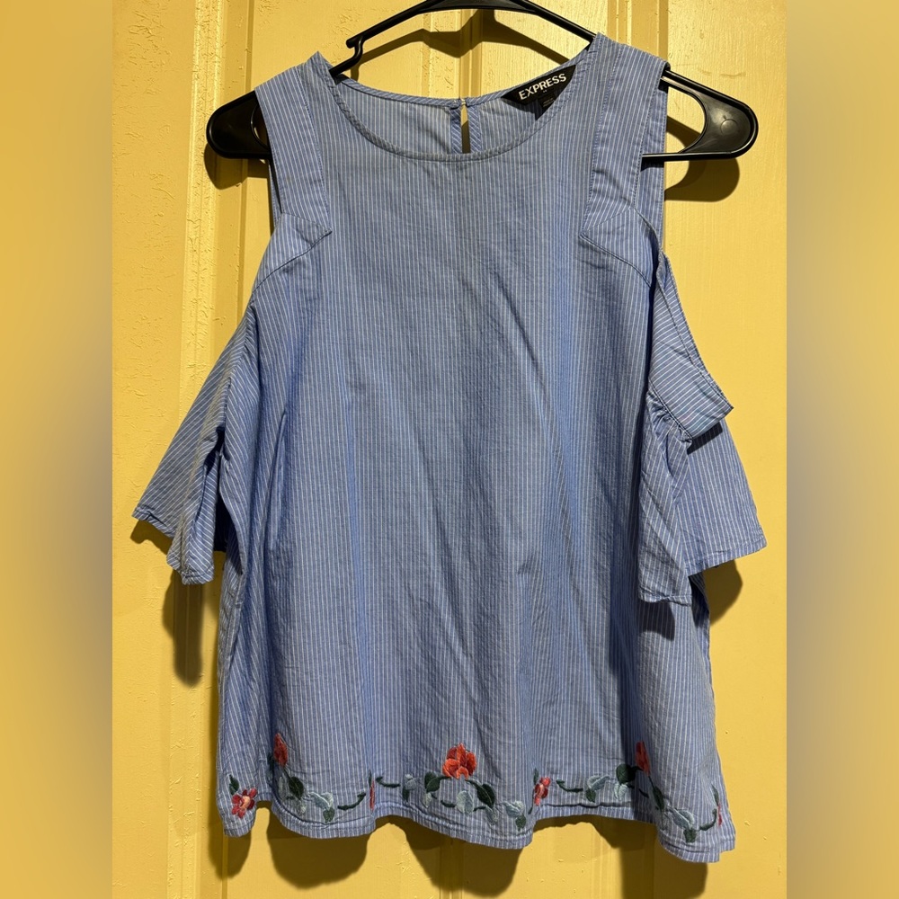 express cut out arm shirt